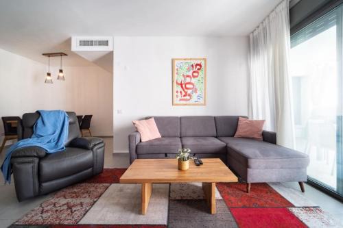 Nahariya Appartement | Achziv Beach Haven 3BR Apartment by Sea N' Rent