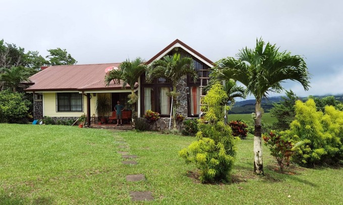 Tierras Morenas Maison | Acogedora casa en la montaña con piscina infinita