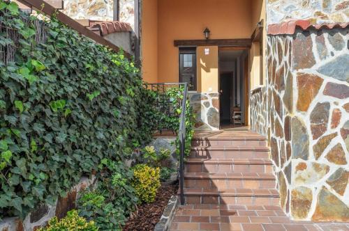Navas de San Antonio Appartement | Acogedora con Jardín y Chimenea by CABANA Rentals