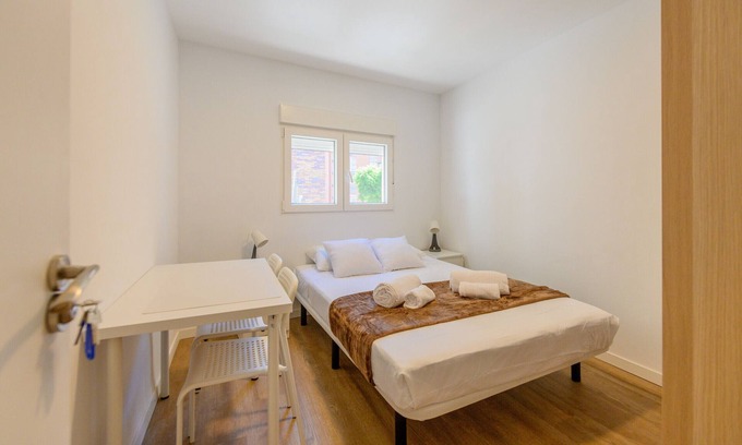 Casco Antiguo Lit Et Petit-Déjeuner | Acogedora habitación con cama doble cerca al Polideportivo Los Cantos en Alcorcón SAP35A