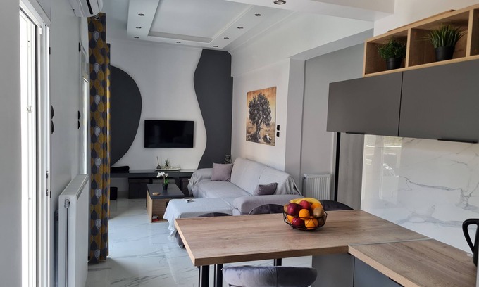 Makrigianni Appartement | Acropolis Lux 2 Bedroom Apt,CBD, H/TUB, fast Wifi-1min from Museum&Metro station