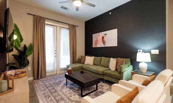Tobin Hill Appartement | Across from Pearl District, Riverwalk Access, King Bed, Gym, Pool, Free Parking