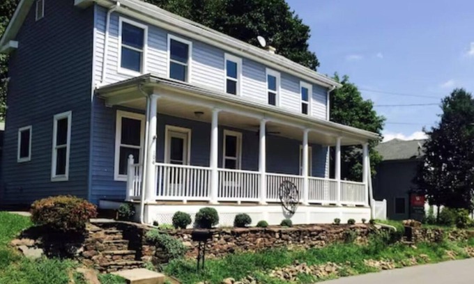 Milford Maison | Across the street from the Delaware River! Walk to Main Street of Milford NJ!