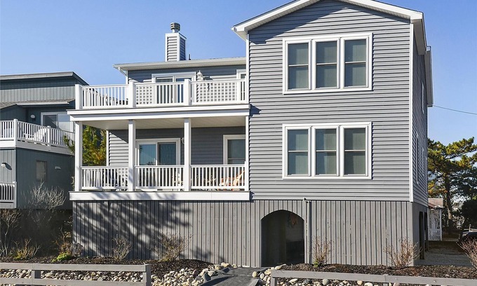 South Bethany Maison | ACTIVITÉS QUOTIDIENNES GRATUITES ET VUES SUR LE GRAND OCÉAN !! Vous apprécierez la vue sur l'océan et la brise depuis les ponts doubles de cette belle maison de 6 chambres composée de six chambres, 4 salles de bain complètes, nouvelle maison de style o...
