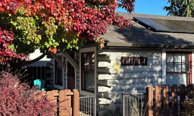 Salida Cabine | Cabane en rondins conforme à l'ADA, belles finitions de luxe, animaux acceptés. Joli jardin