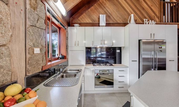 Porepunkah Maison | Adamantine Cottage in picturesque Porepunkah.