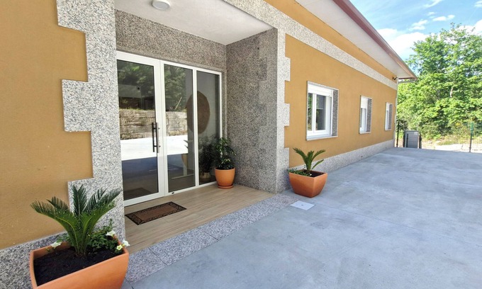Mondariz Appartement | ADAPTED FOR PEOPLE WITH REDUCED MOBILITY AND HAS AN ARTICULATED BED.