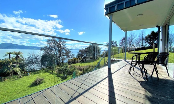 Owhata Maison | Addictive View - Lakeside Studio
