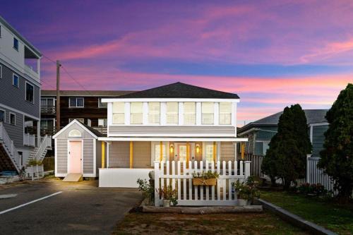 Salisbury Beach Maison | Addie Shack & Cammie Cabana Pet Friendly 10pp