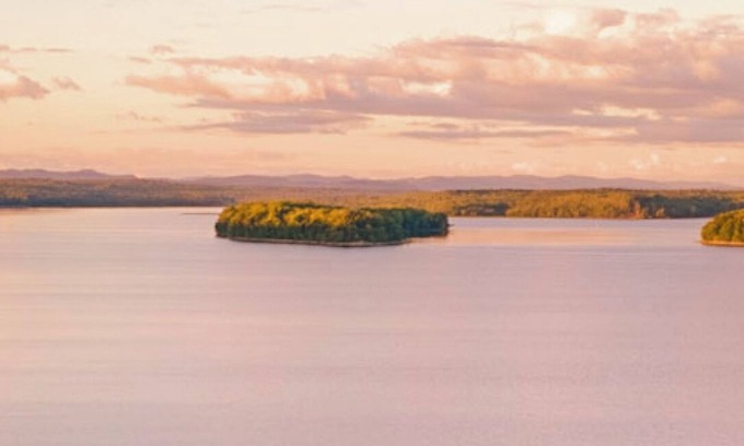 Remsen Maison | ADIRONDACK LUXURY LAKEFRONT OASIS WITH HOT TUB ‘NEW BUILD’
