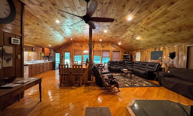 Brantingham Cabine | Adirondack Mountain Lodge