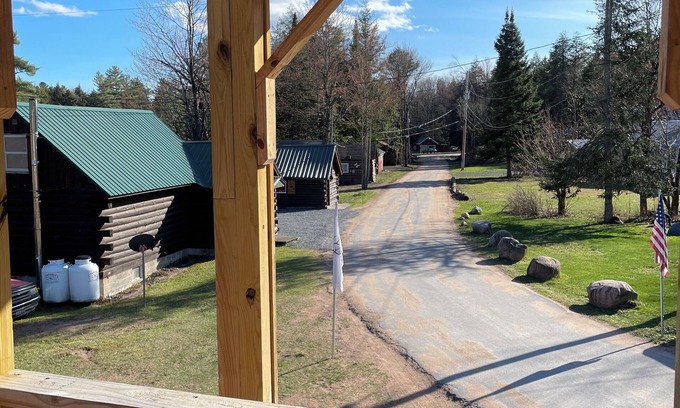 Croghan Appartement | Adirondack Apt w/Kayaks, Direct Snowmobiling & ATV, Trailer Parking, WiFi