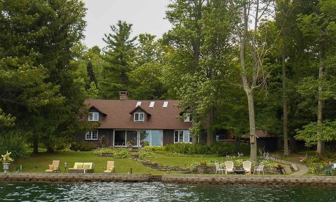 Norwich Maison | Adirondack Style Lake House, accessible en fauteuil roulant