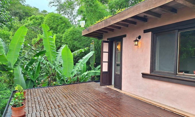 Paulo Lopes Cabine | Adobe Refuge. Comfort and peace in the Atlantic Forest, close to the beaches of southern SC