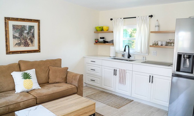 Poiciana Park II Appartement | Adorable 1 bedroom guest house in downtown WPB