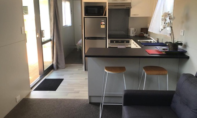Lower Hutt Lit Et Petit-Déjeuner | Adorable 1-bedroom guesthouse with a deck