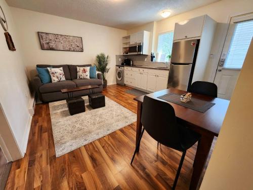 Langford Appartement | Adorable 1- Bedroom Suite in Langford
