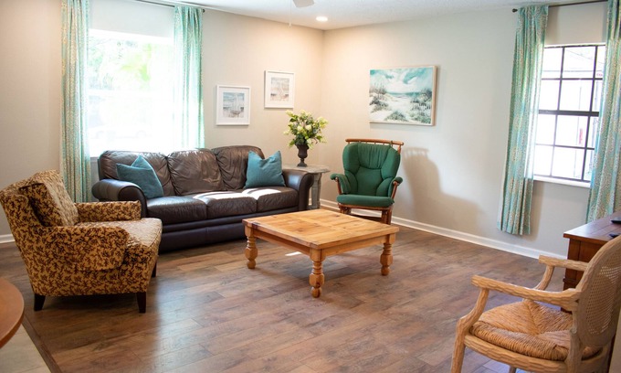 Port Malabar Cottage | Adorable 2 bed, 2 bath guest house, pet friendly