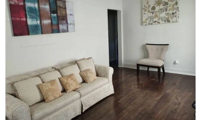 Crescent Heights Appartement | Adorable 2BDR Suite,5mins to downtown free parking