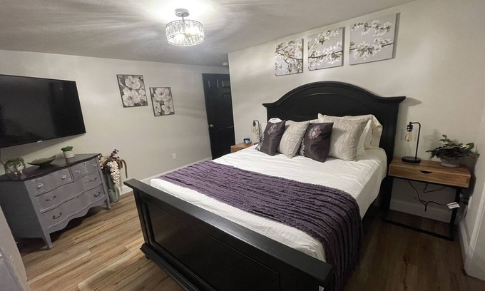 Arundel Maison | Adorable 2bed, 1ba 1300sqft guest home tucked away on 19 acres