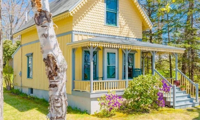 Mid-Coast and Islands Maison | Seaside 3 bedroom Maine cottage with stunning ocean views!