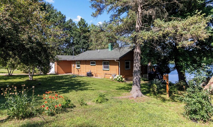 Iola Cottage | Adorable 3-bedroom cottage in charming Iola