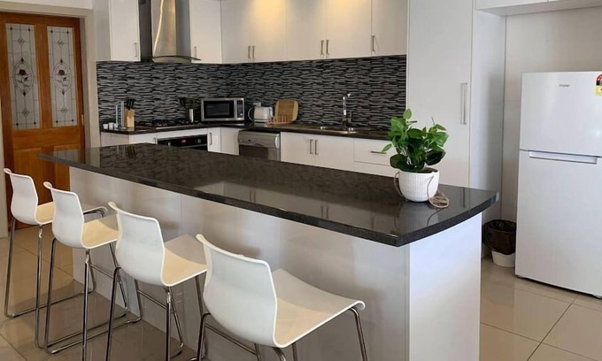 Fawkner Maison | Adorable - 3 BR guest house close to Melb Airport