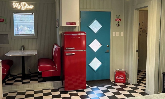 Johnson City Cabine | Adorable 50's-themed cabin at River's Edge Campground w/ resort amenities.