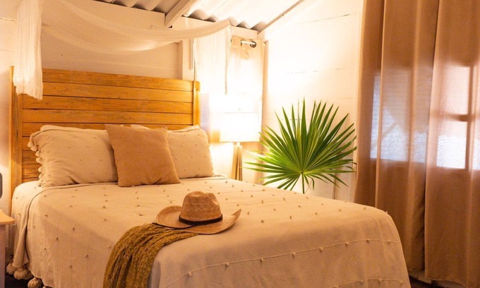 El Cuyo Maison | Adorable 6 bedroom beachfront home with amenities