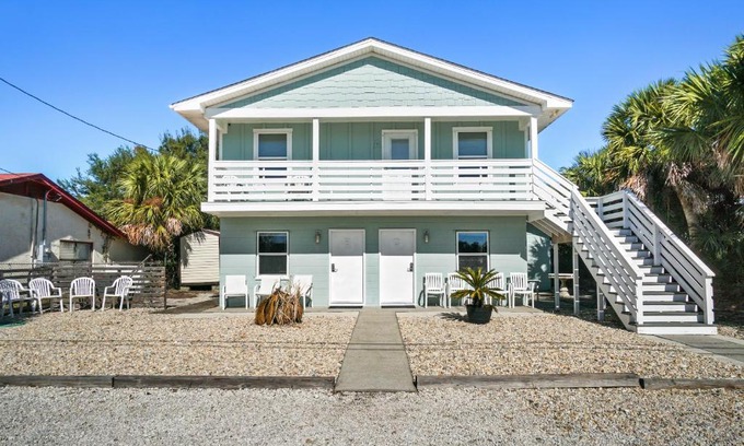 Laguna Beach Estates Maison | Adorable Beach Cottages by Panhandle Getaways