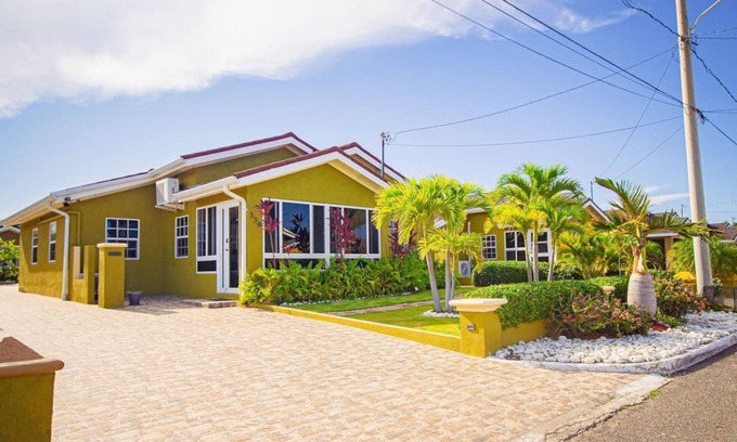 Mammee Bay Maison | Adorable Beach House in Drax Hall~Gated~Pool~Gym