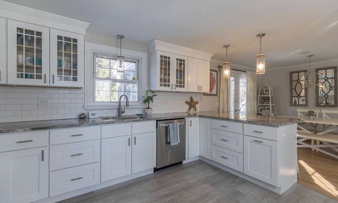 Portland Maison | Adorable, Bright and By the Bay!