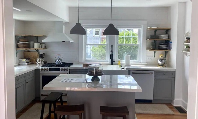 Dartmouth Maison | Adorable Bungalow in the Heart of Padanaram Village