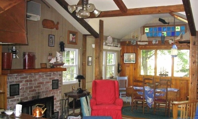Manasquan Cottage | Adorable cottage irlandais à pied de la plage, des magasins et des restaurants 1700 $ - 5200 $ mo.