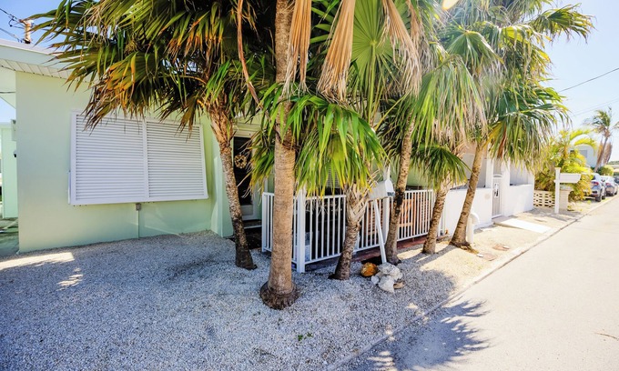Little Venice Maison | Adorable Little Venice 1 Bedroom Cottage with dockage!