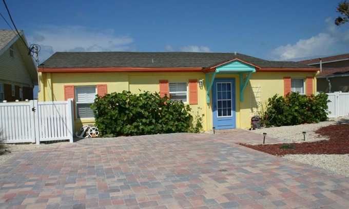 Boardwalk Maison | Adorable North Beach Home - Oceanfront by Ocean Properties