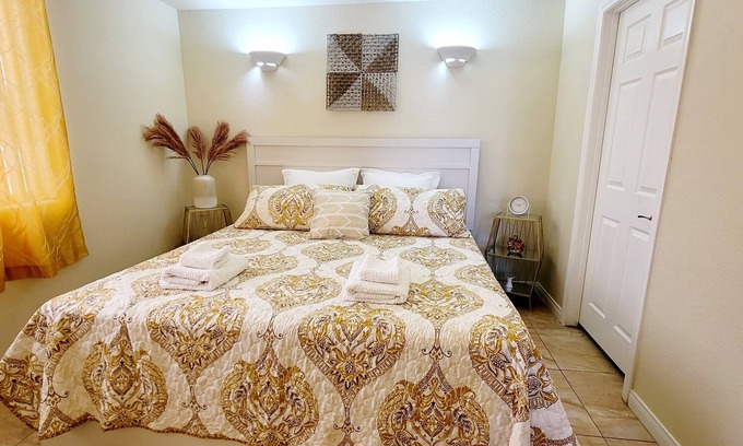 Centennial Hills Maison | Adorable Private house 1 bedroom - FREE parking on premises