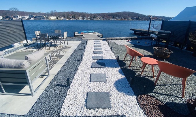 Glasser Maison | Adorable quiet & cozy lakefront studio on dead end