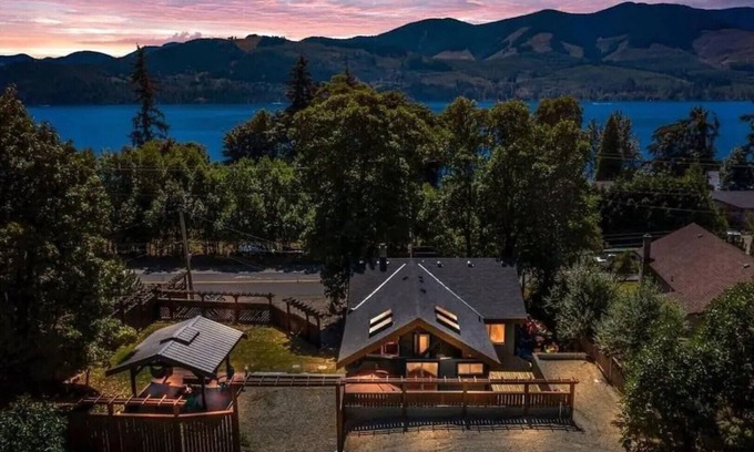 Youbou Maison | ☼Adorable Suite☼ just Steps from the Lake