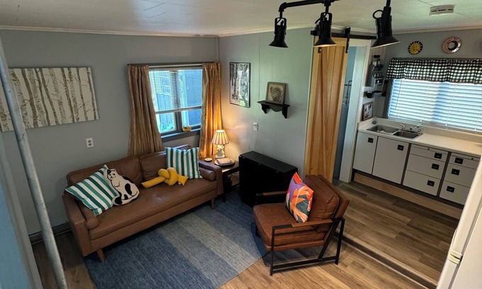 Ellicottville Maison | Adorable Tiny House in heart of Ellicottville - minutes to ski, walk to town