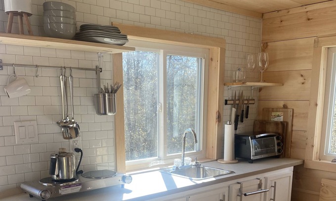 Central Frontenac Cabine | AdorableTiny Home