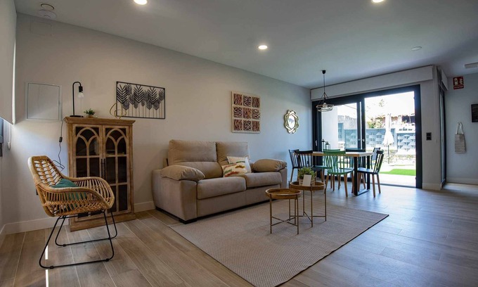 Poo Appartement | Adosado-duplex Marea Baja 1; Zona Playa, Ideal Familias, Parejas y Amigos