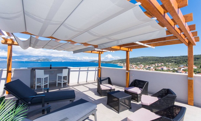 Slatine Appartement | Adriatic House Ap 3; appartement neuf de luxe au dernier étage à Slatine, près de Trogir