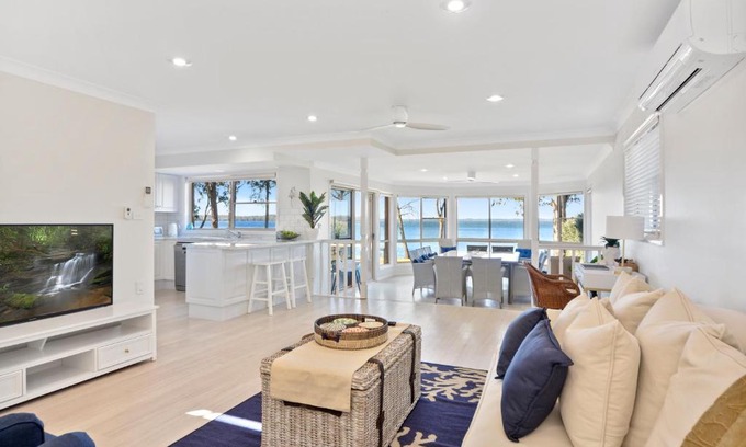 St. Georges Basin Maison | Adrift Retreat - St Georges Basin Waterfront Home