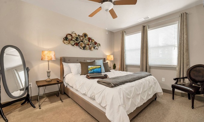 South Jordan Appartement | Adventure Awaits, Come & PLAY! Luxurious Cal King!