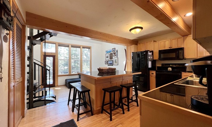 Dollar Point Copropriété | Adventure Awaits from this remodeled Condo-Pool, Hot tub, Tennis Courts