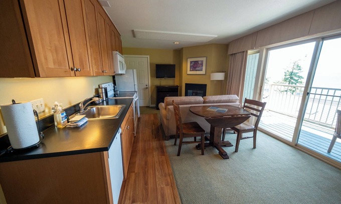 Rosario Hôtel | Adventure Awaits—Secluded Orcas Island Stay | Hillside 1920