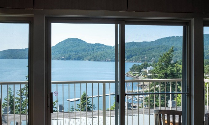 Rosario Hôtel | Adventure Awaits—Secluded Orcas Island Stay | Hillside 1940