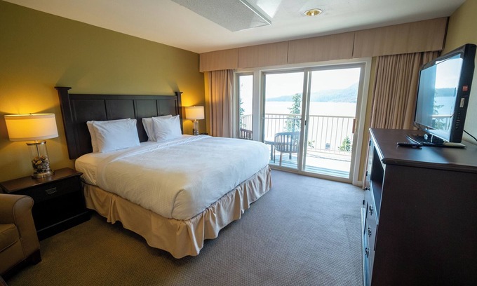 Rosario Hôtel | Adventure Awaits—Secluded Orcas Island Stay | Hillside 1951