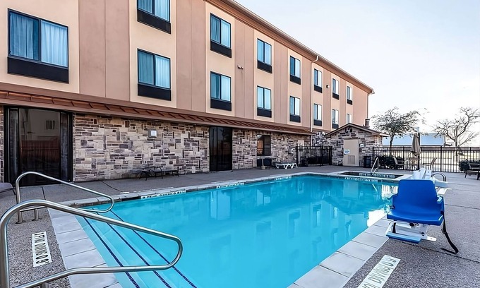 Mineral Wells Hôtel | Adventure & Comfort Near Mineral Wells Lake with Pool Access
